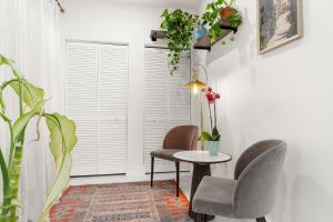 Charming Home Close to Beaches & Downtown