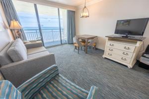 Direct Oceanfront at Coral Beach with Heated Pools