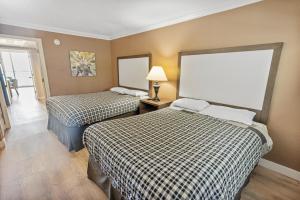 1BR Direct Oceanfront at Coral Beach, Heated Pools