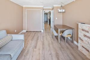 1BR Direct Oceanfront at Coral Beach, Heated Pools