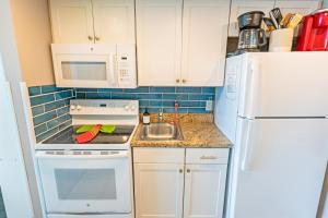 Honeymoon Suite - Caravelle Resort, Great Terrace!