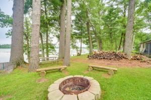 Boat Dock, BBQ and Fireside Fun Clam Lake Cabin