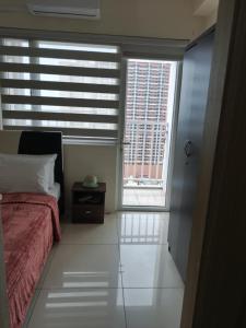 De Luxe, Standard and Studio Suites -The Breeze Residences-close to Airport,Mall of Asia, US Embassy