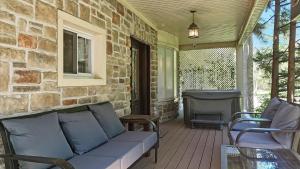 Luxury Lake Front Camelot Villa