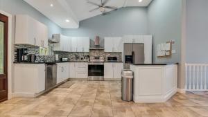 Luxury Lake Front Camelot Villa