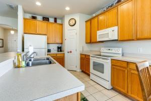 Resort Retreat with Outdoor Oasis 13 Mi to Disney!