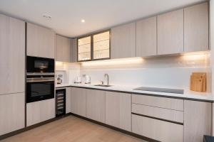 Lux and Large 2 bed Battersea Power Station