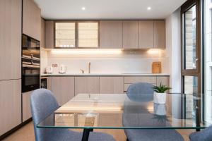 Lux and Large 2 bed Battersea Power Station