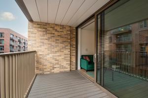 Lux and Large 2 bed Battersea Power Station