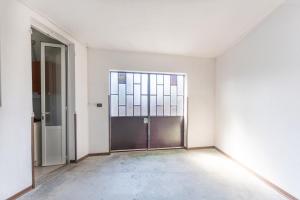 Zen Retreat with Jacuzzi, Patio & Private Garage Plus Automatic Check in 24 7 with Netflix Dazn and Disney Plus