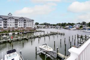 Less Than 1 Mi to Dtwn Waterfront Townhome in Cambridge!
