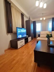 Bright and Cozy Flat near Center - Queen, Bunk and Sofa-Beds plus Large Terrace