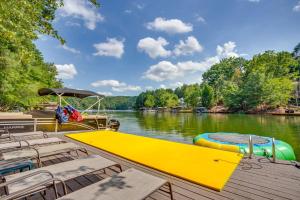 Lake Access Waleska House with Floating Dock!