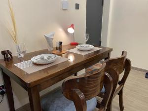 17th-Floor 1BR with Pool & City View near Yaya Centre