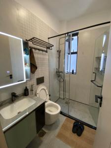 17th-Floor 1BR with Pool & City View near Yaya Centre