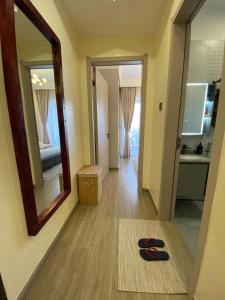 Tranquil 1BD Apt, Pool, 17th Flr, Walking distance to Yaya