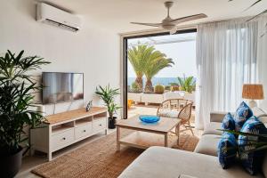 Coastal Apartment with Terrace, Sea Views and Heated Pools