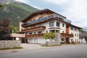 Appartement Pension Strolz - 4hvězdičkové hotely ve městě Bichlbach