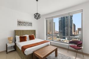 NEW LUX 1 BDR in Marina at Blakely Tower by CEG Group