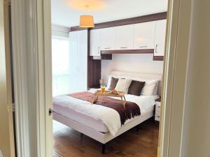 The Eastern Hive - King bed, 3x Parking, Coop Live & Etihad