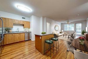 Deluxe Living in Marina Del Rey - Pool, Hot Tub, Gym