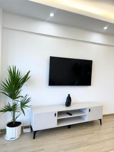 Cozy Apartment, 2 bedrooms, 2 bathrooms, Rooftop swimming, Full packed GYM, and workplaces in the Heart of Westlands, Nairobi