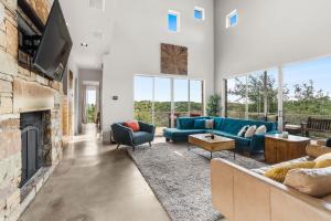 Luxury 4BR Hilltop Retreat Hot Tub & Scenic Views - 4hvězdičkové hotely ve městě Dripping Springs