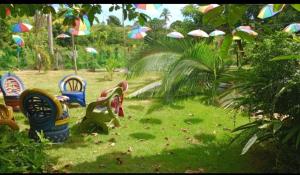 Las Amapolas, Saman typical houses