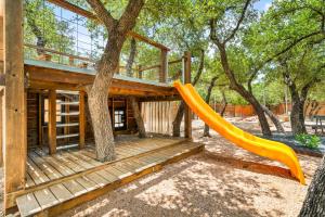 Luxury 7BR Hill Country Gem with Barndominium