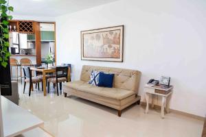 PRAIA 200m,PISCINA ,varanda com vista!