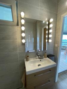 Vue panoramique pour ce grand studio en centre ville