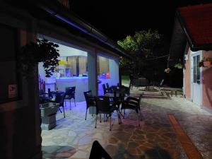 Djokić 3 sa bazenom