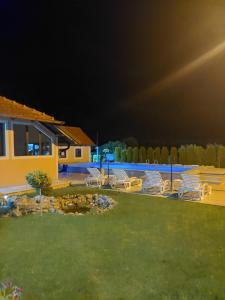 Djokić 3 sa bazenom