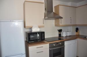 2 Bedroom Chic Apt- Central MK