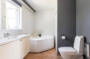 Tennis, spa outside & inside and sauna - Tisvildelund