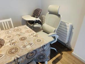 Lovely Quiet Spacious Apartment by Hyde Park