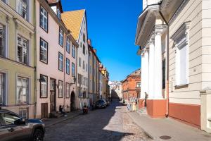 15th Century Flat with Parking, High Ceilings