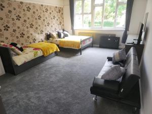 Charming Tudor Cottage White House Free Wifi Manchester