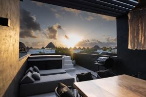 Luxury Trio Villas, 7 Pools, 12 BRs, 32 Pax