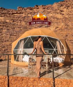 RUM SUNSET BUBBLES lUXURY CAMP