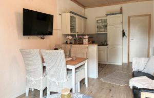 2 Bedroom Awesome Home In Højer