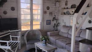 Casa beiramar, vista mar e pinheiros, pé na areia