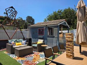 Huge House with Pool! Sleeps 16 - BBQ - Shuffleboard