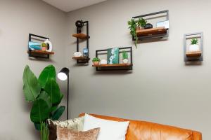 Exclusive, Pool, Massage Chair, Jordan Creek