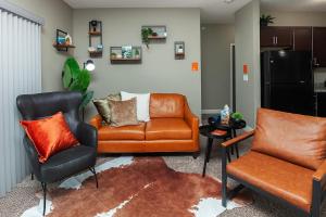 Exclusive, Pool, Massage Chair, Jordan Creek