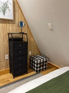 Bluebird Cabin - Cozy A-Frame Retreat