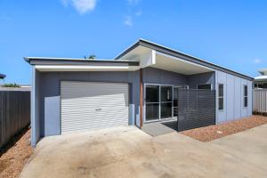 Pet Friendly Golden Beach Escape