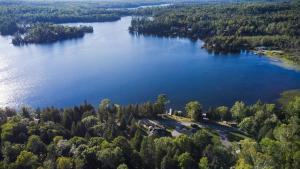 Pet Friendly Waterfront BBQ Firepit Half hr from GTA