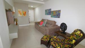 1067 - Apartamento para locação em Bombinhas com 03 suítes