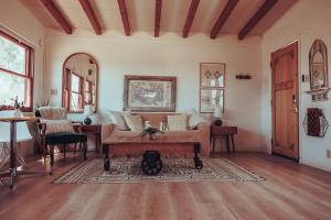 Private, peaceful cabin in North Joshua Tree